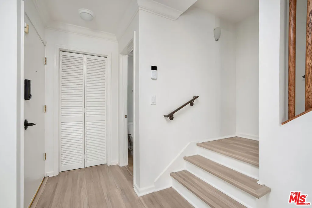 11138 Aqua Vista Street 3, Studio City, California 91602 home-pic-8